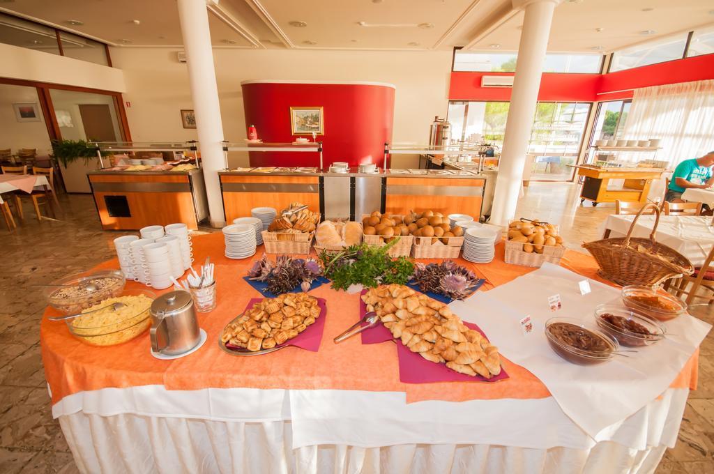 בוזאבה Hotel Agava מראה חיצוני תמונה