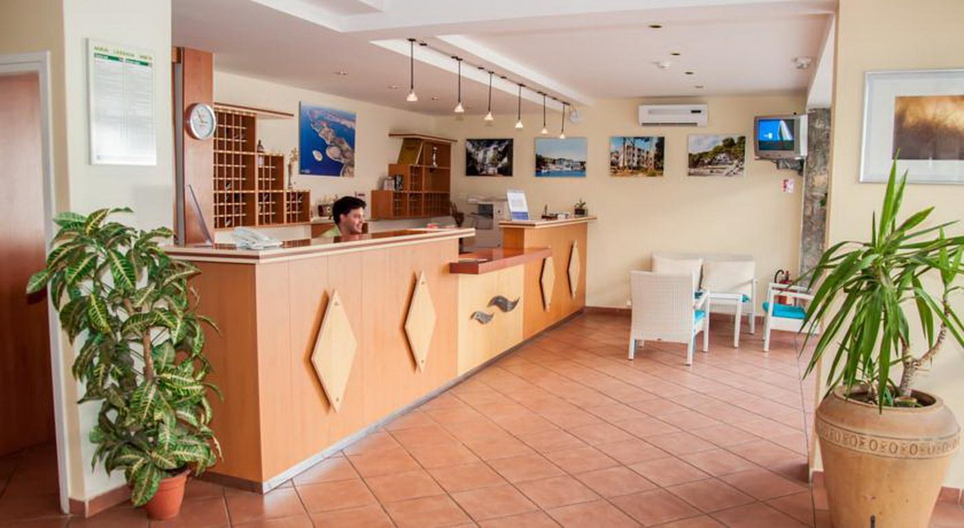 בוזאבה Hotel Agava מראה חיצוני תמונה
