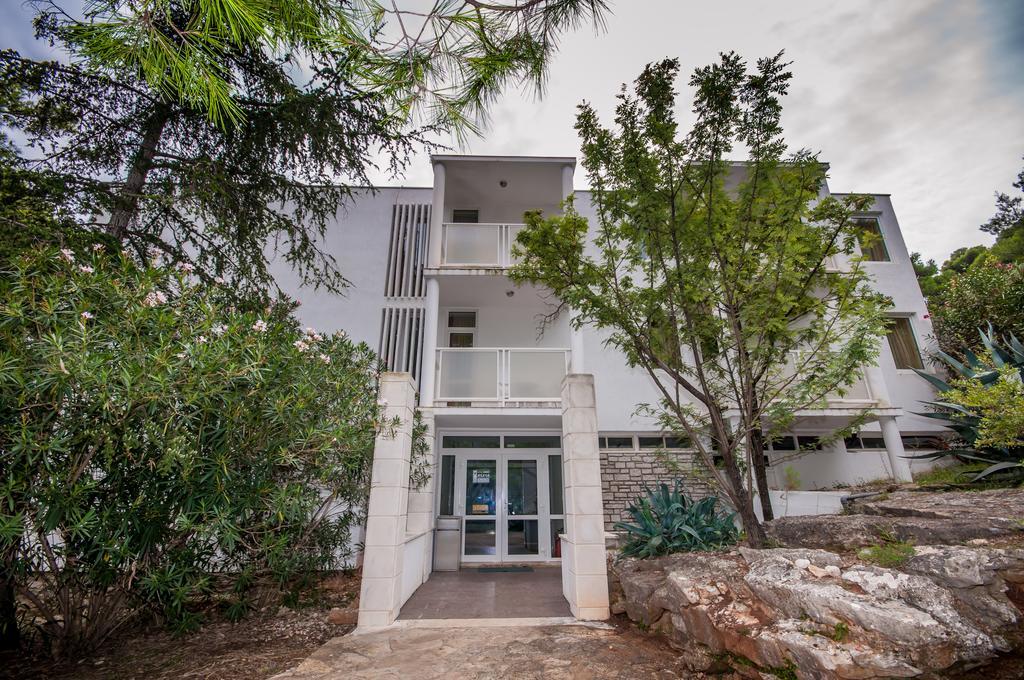 בוזאבה Hotel Agava מראה חיצוני תמונה
