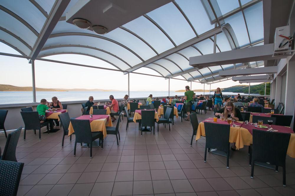 בוזאבה Hotel Agava מראה חיצוני תמונה