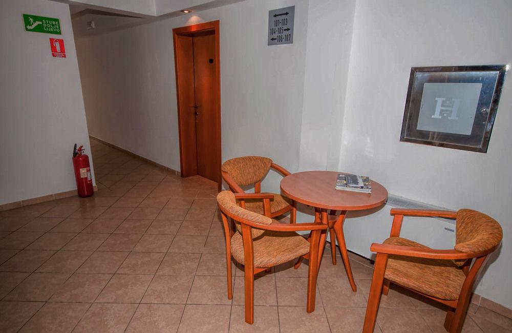 בוזאבה Hotel Agava מראה חיצוני תמונה