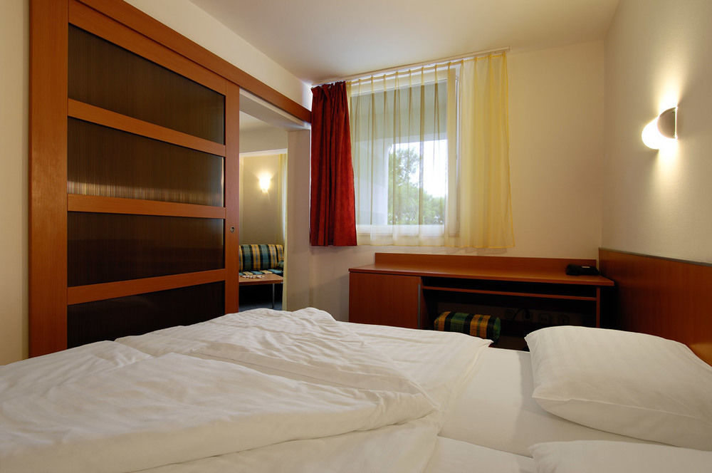 בוזאבה Hotel Agava מראה חיצוני תמונה