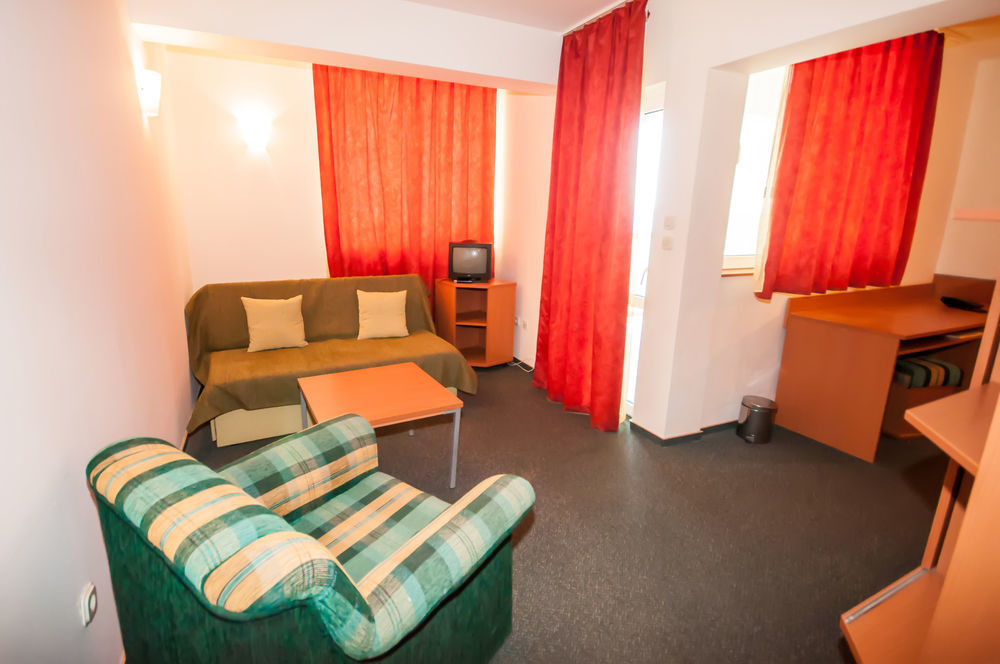 בוזאבה Hotel Agava מראה חיצוני תמונה